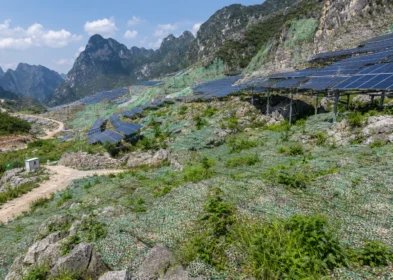 Agrivoltaic desertification control site with ecological camouflage netting on rocky slopes
