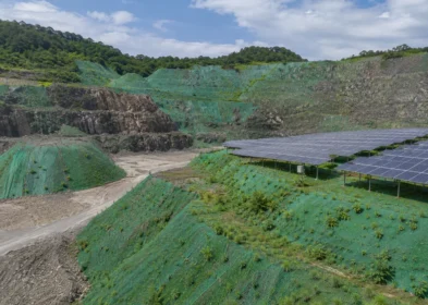 Mine PV eco-restoration demonstration with green slope camouflage cover