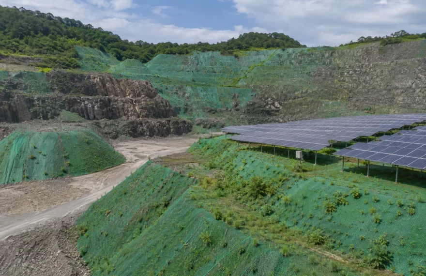 Mine PV eco-restoration demonstration with green slope camouflage cover