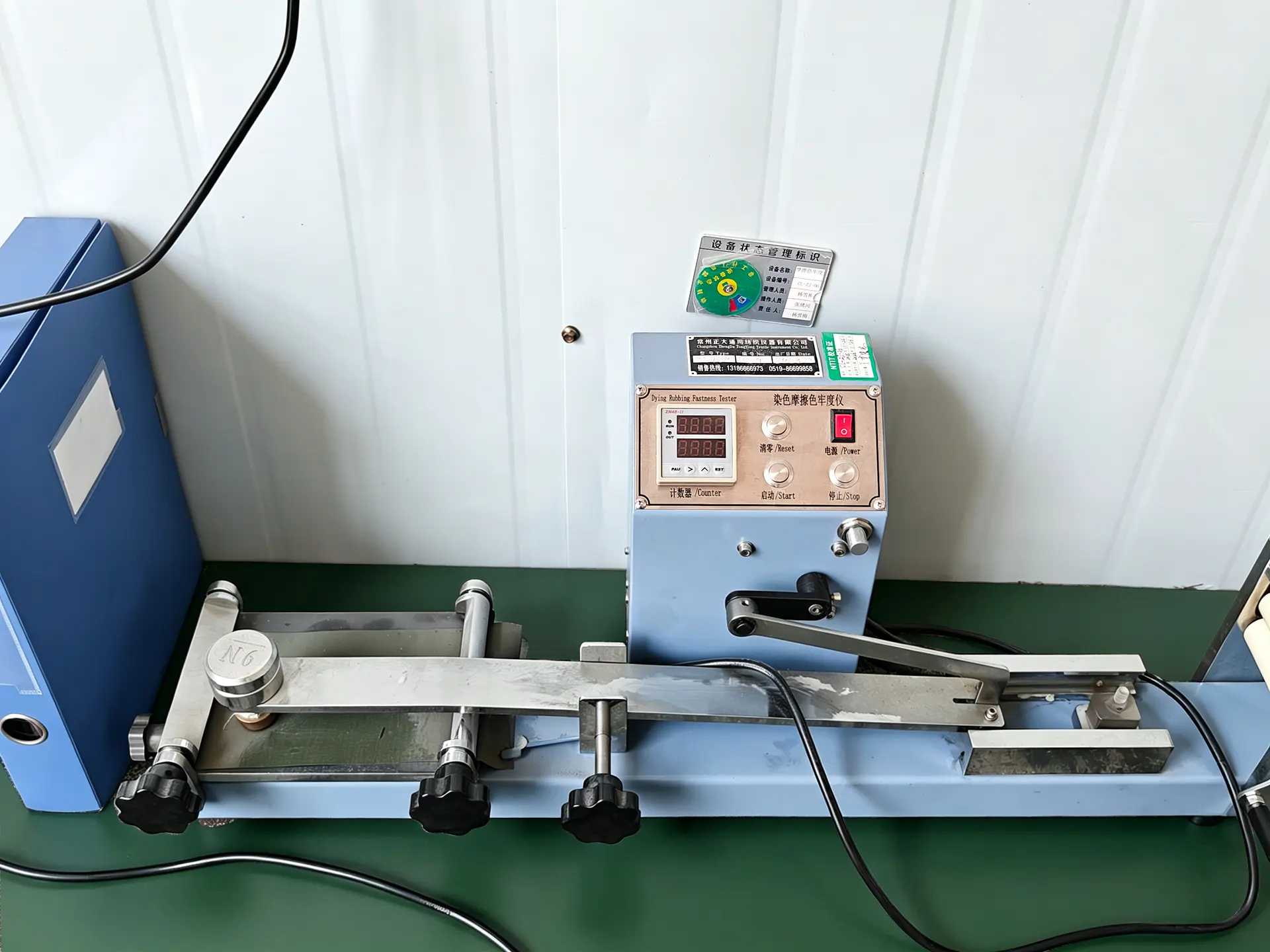 Horizontal testing equipment for textile strength evaluation